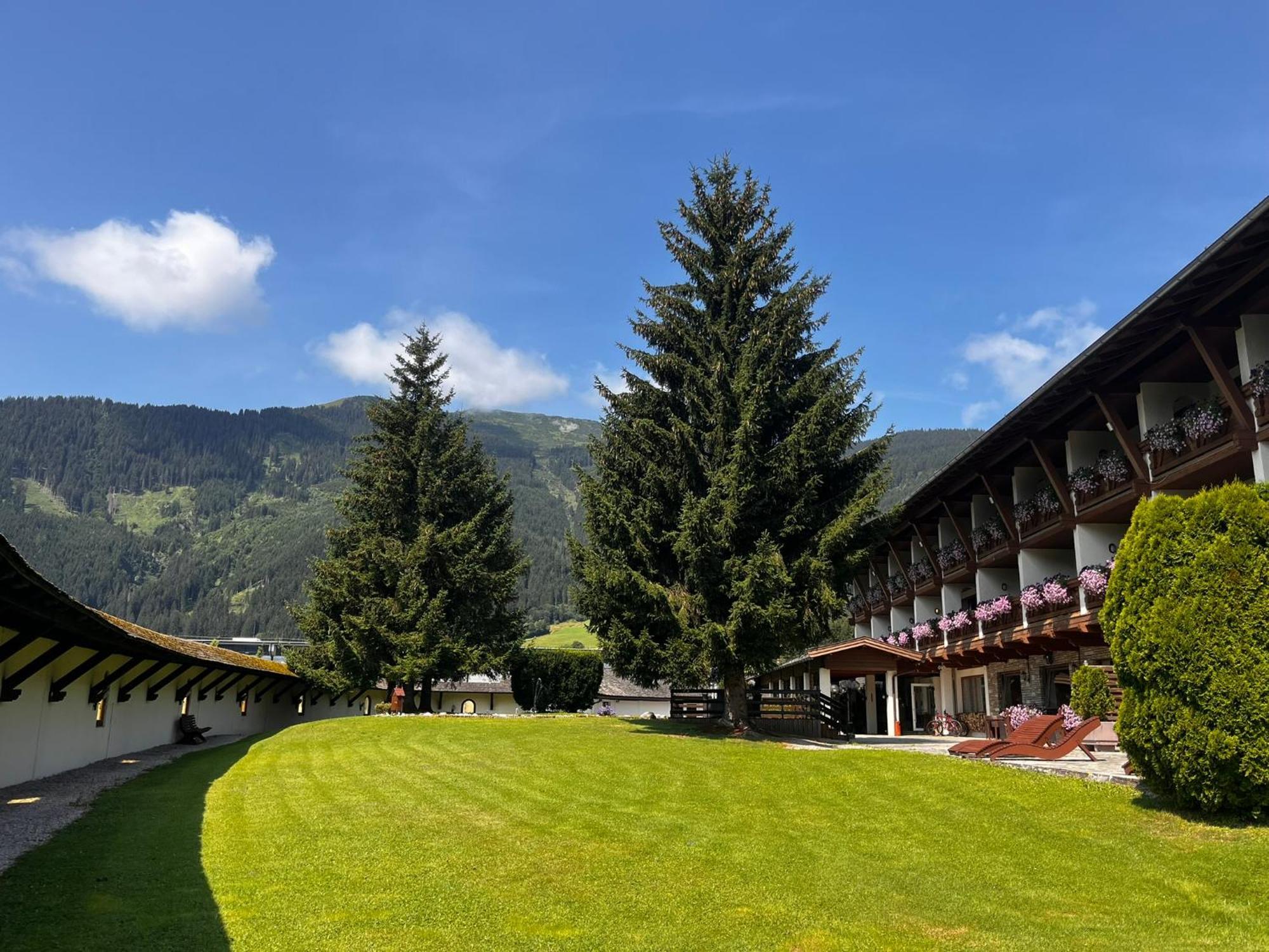 Clc Alpine Centre Hotel Saalfelden Exterior foto